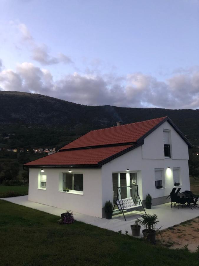 Vikendica Bruse Holiday home