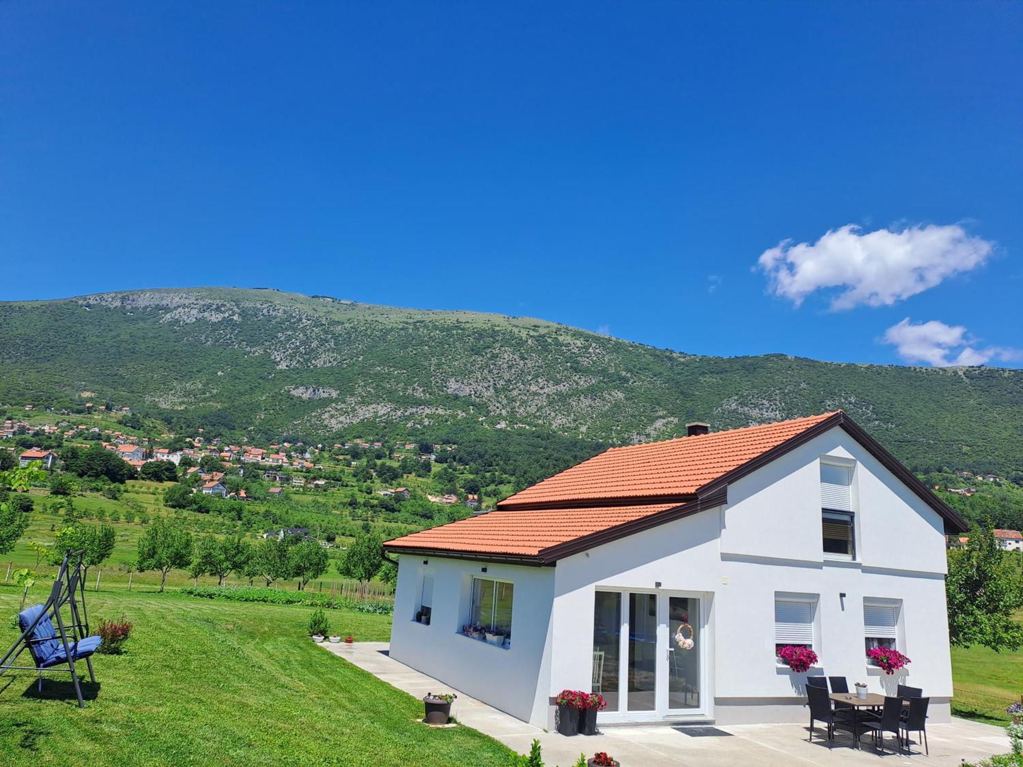 Vikendica Bruse Holiday home Jaklici